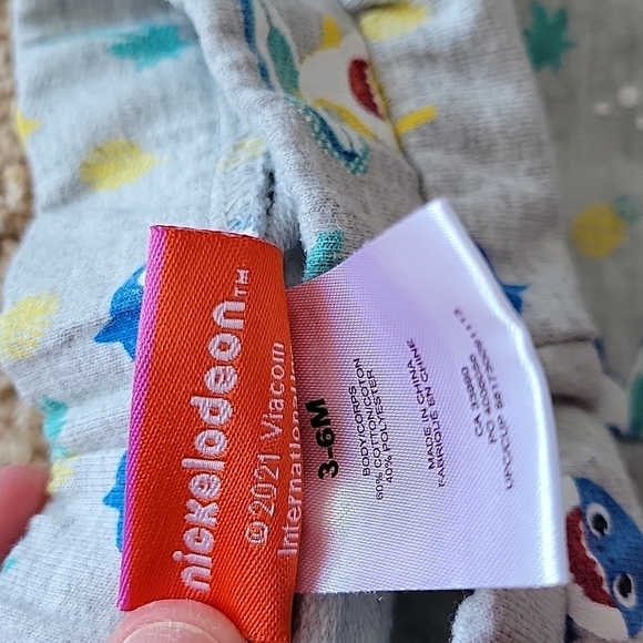 Baby Shark outfit, top 0-3m and bottom 3-6m - Picture 4 of 5